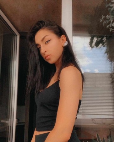 Lisa Roberts, 30, Spain