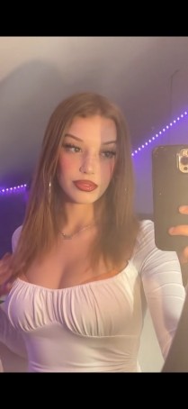 Mia, 18, Canada