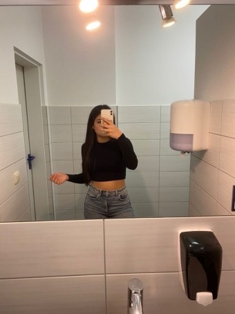 Nicole, 18, Canada