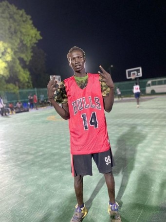 Deng Deng, 20