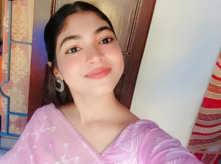 Sakshi, 18, India