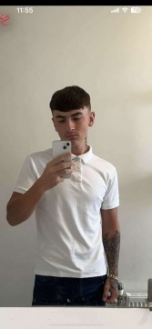 Riley, 19, United Kingdom