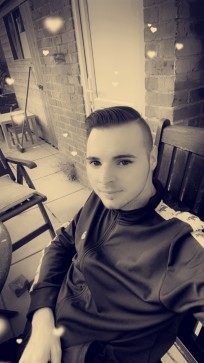 Alex , 21, United Kingdom