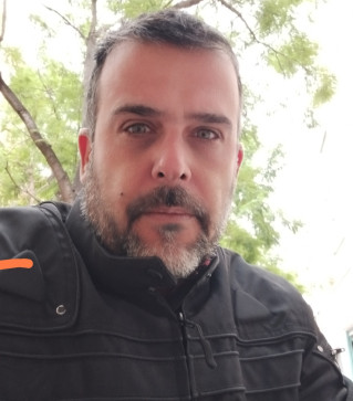 Richi, 45, Spain