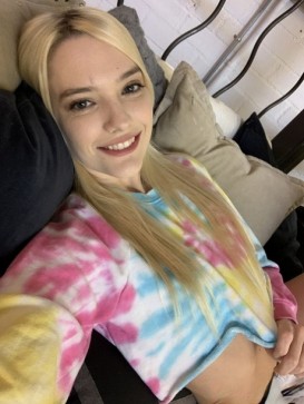 Evelina , 25, Estonia