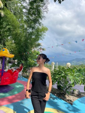 Hesia, 18, Philippines
