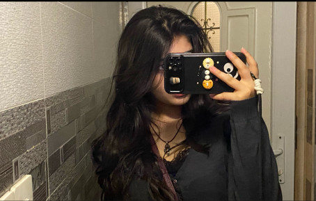 Ellie, 18, United States