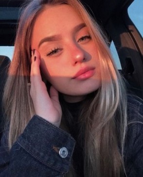 Alice, 22, Switzerland