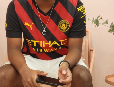Loinio, 20, Singapore