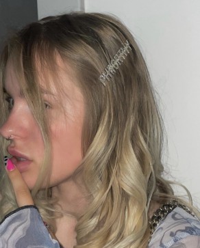 Julia, 18, Netherlands