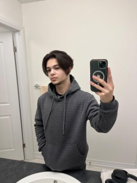 Alex, 18, Canada