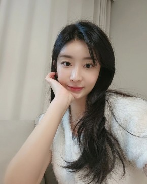 Anna, 29, South Korea