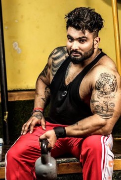 Deepak , 27, United Arab Emirates