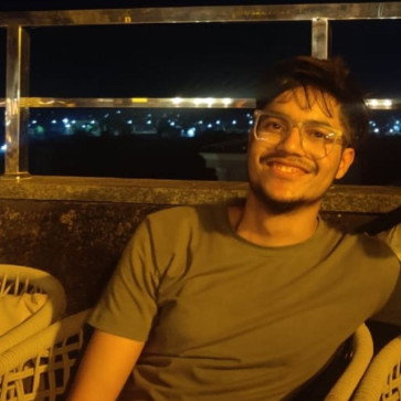 Rorre, 24, India