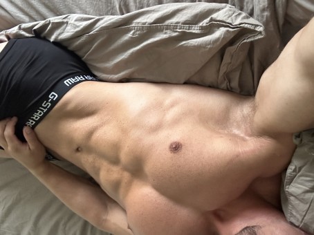 Anton, 22, Sweden