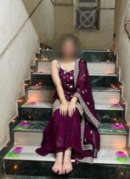 Simran, 25, India
