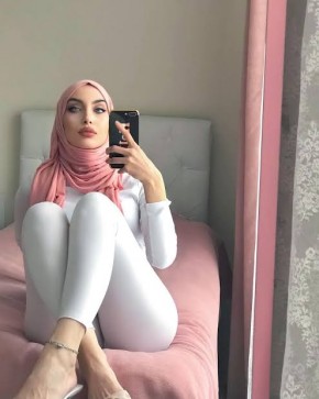 Kubra, 23, Turkey