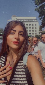 Sarah, 19, Romania