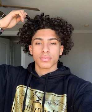 B , 18, United States