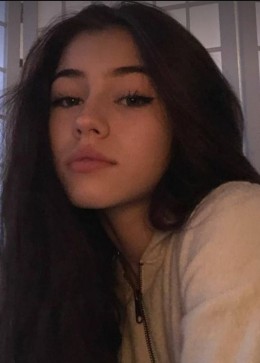 Bella17, 18, United Kingdom