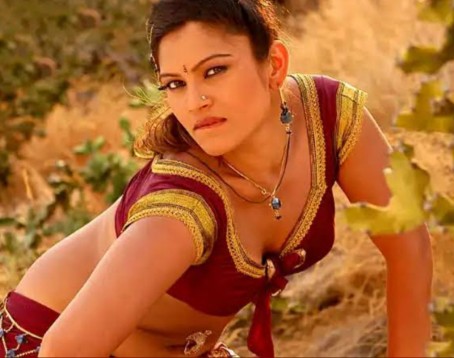 Zoro Ki Maa, 20, India