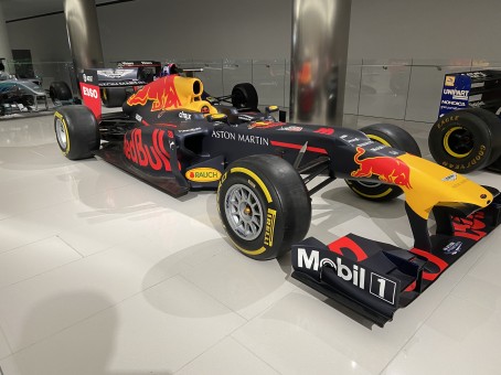M RGTR, 18, Chile