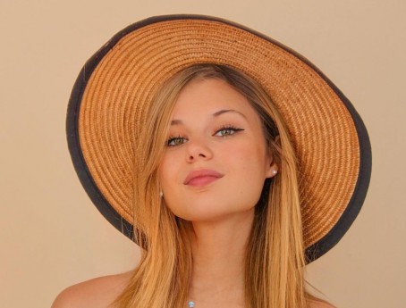Ami, 21, United States