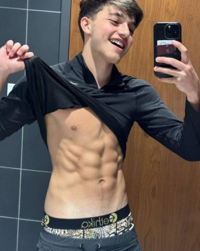 Brad , 19, United States