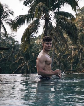Tomas, 24, Australia