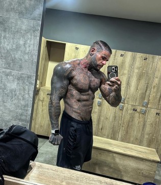 , 32, United Kingdom
