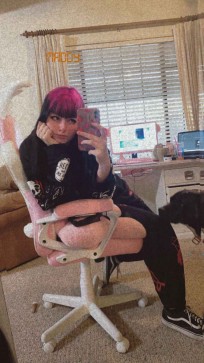 Maddy, 21, United Kingdom