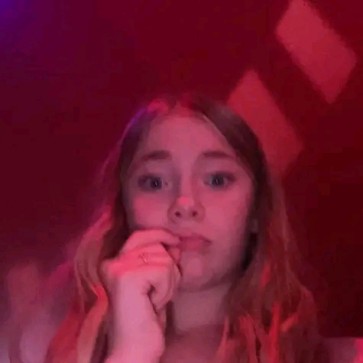 Emily, 18, United Kingdom