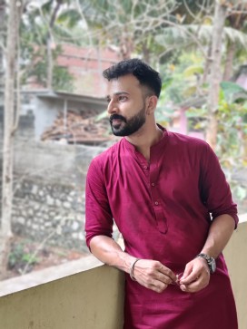 Akhi, 28, India
