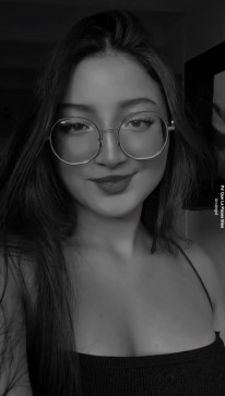 Laura, 18, Colombia