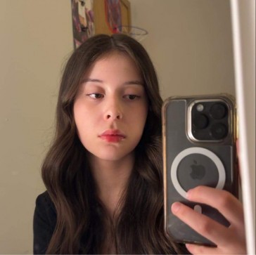 Aria, 18, Canada