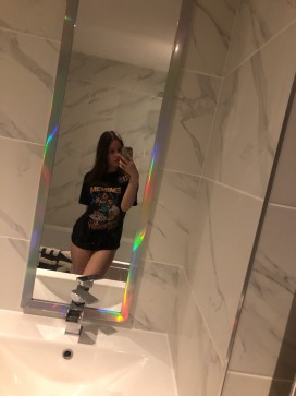 Annie, 18, United Kingdom