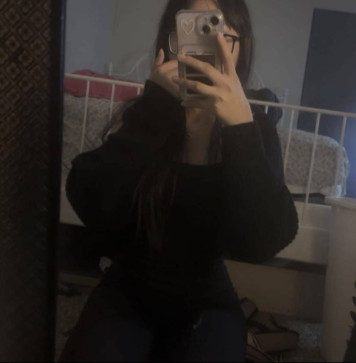 Jasmina, 19, United Kingdom