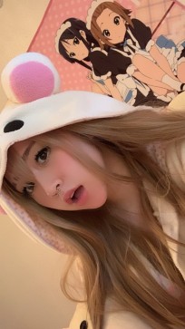 Emi, 19, United States