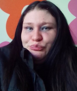 Emily, 19, Australia