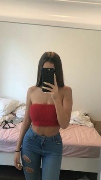 Ines, 22, France