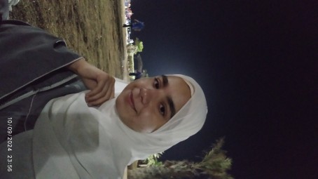 Aicha Bmr, 18, Algeria
