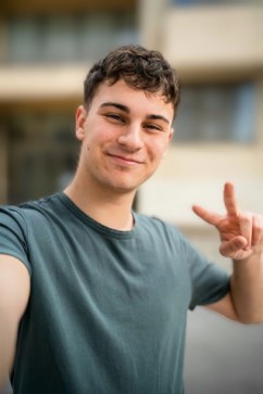 Jojos, 24, Canada