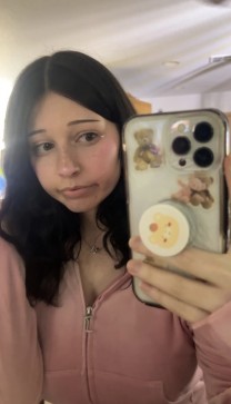 Izzy , 18, Australia