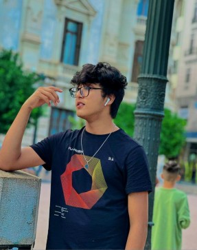 Anas, 18, Spain