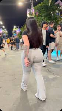 Vee, 26, Canada