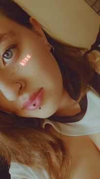 Iloveroses, 18, Canada