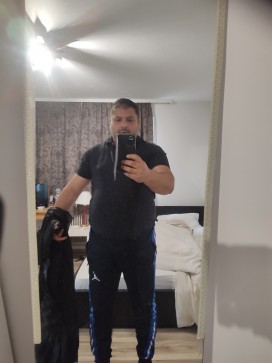 Lakjoz, 37, Hungary