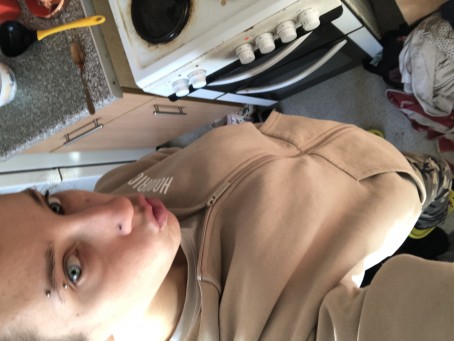 Lacey, 18, United Kingdom
