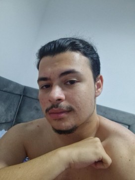 Denis , 20, Romania