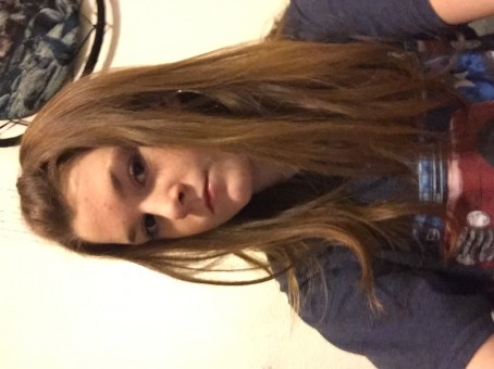 Izzy, 19, United States